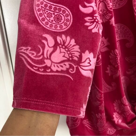 RUBY RD. PAISLEY VELVET EMBOSSED TEE PLUS SIZE 2X, 3X KEY HOLE NECK 3/4 SLEEVES - Picture 4 of 10